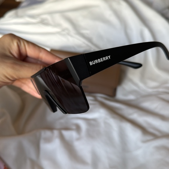 Burberry sunglasses matte black - Picture 4 of 9